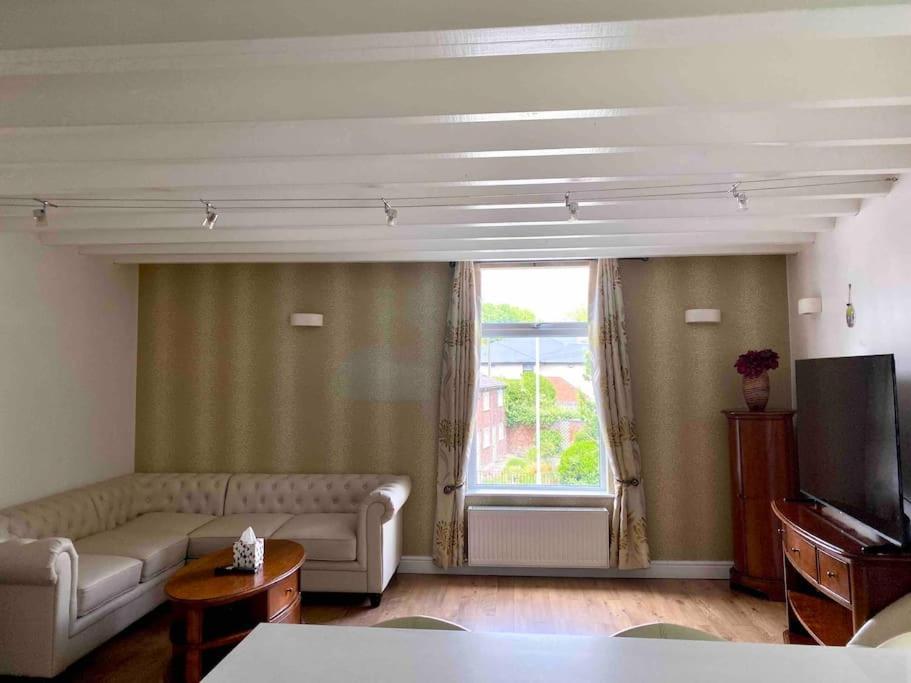 Apartamento Contemporary Duplex - Private Patio & Parking Stockport Exterior foto